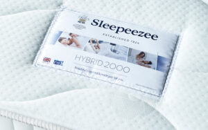 Read more about the article Sleepeezee Hybrid 2000 PocketGel Mattress Review: The Ultimate In Hybrid Comfort!